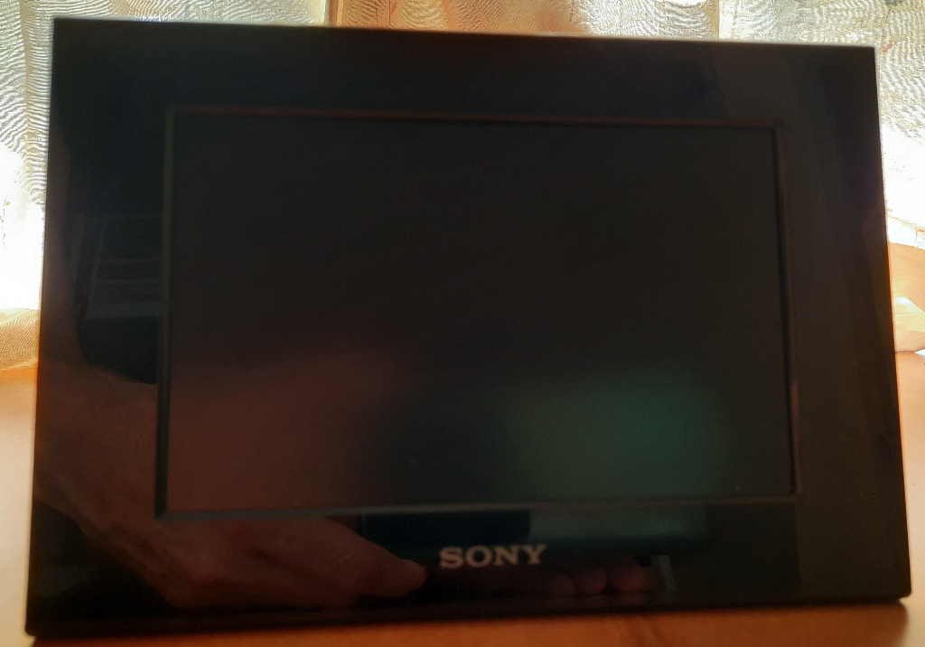 Sony digital photo frame 6", 音響器材, 音樂播放裝置 MP3及CD Player Carousell