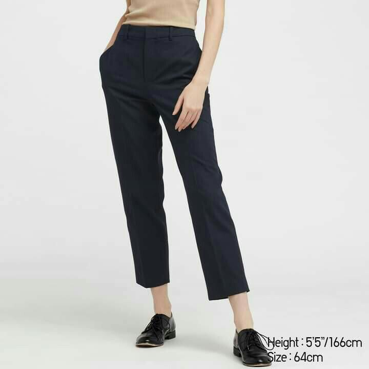 UNIQLO Stretch Cropped Pants BLACK, Women's Fashion, Bottoms, Jeans &  Leggings on Carousell