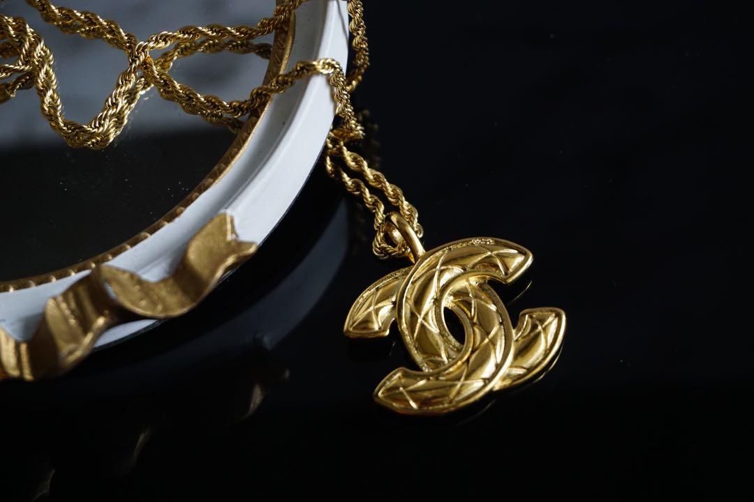 正品80年代chanel鏈咀頸鏈 含麻花鏈 女裝 飾物及配件 耳環 Carousell