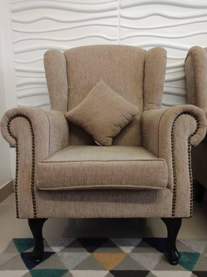 Wing hotsell chair olx