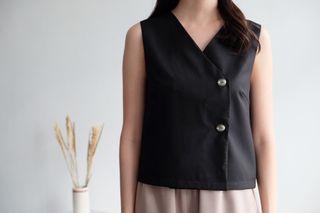 Black CHLOE top (S1)