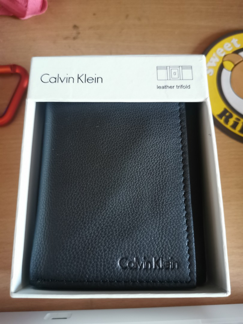 Calvin klein trifold outlet wallet