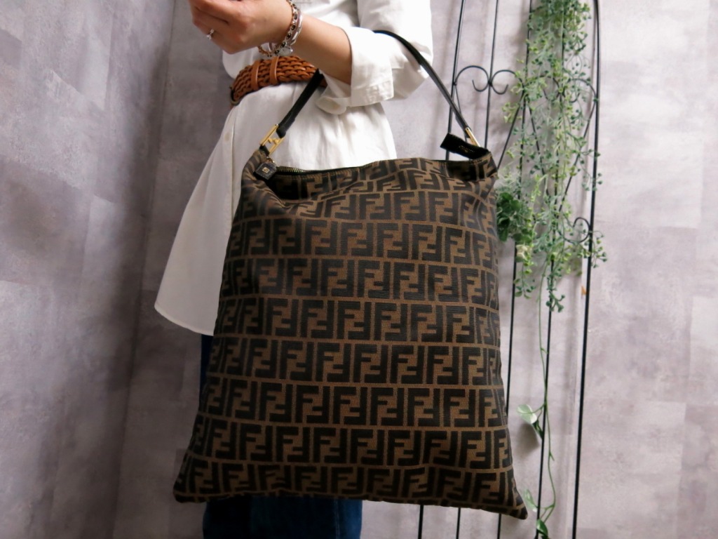 Fendi zucca hot sale pattern shoulder bag