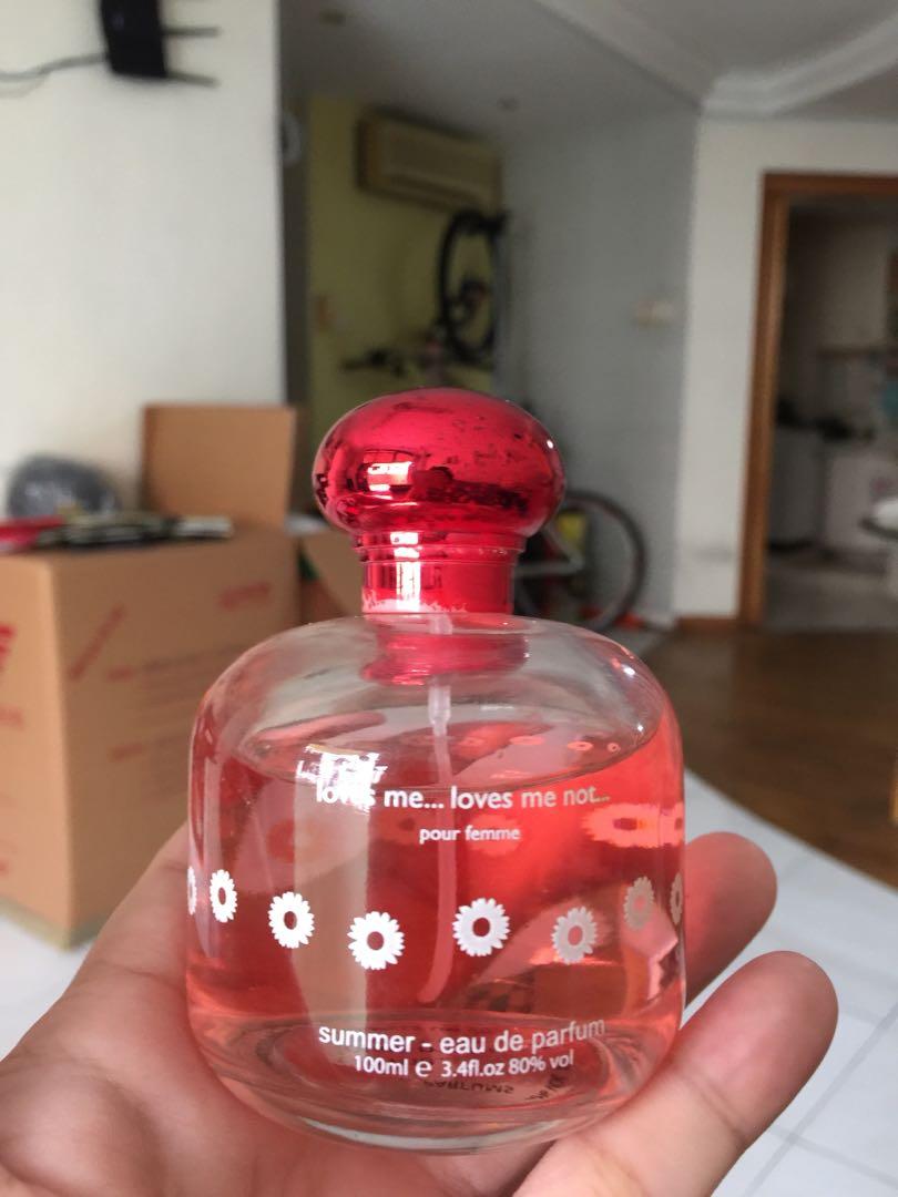 Loves me loves hot sale me not perfume