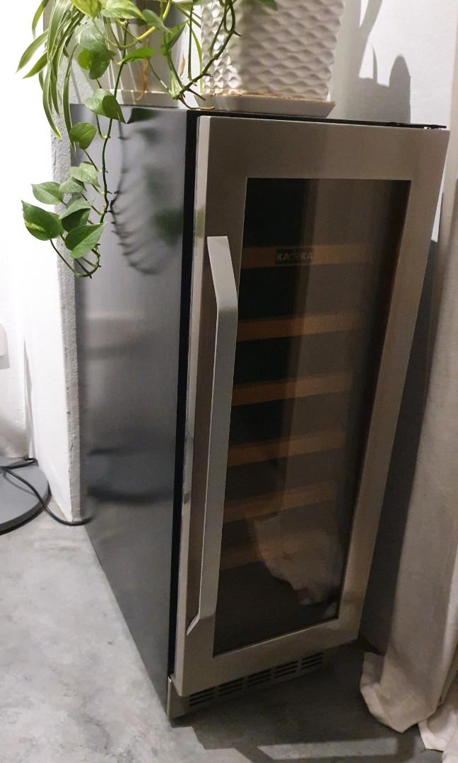KADEKA 24 bottle wine fridge (won't turn on), TV & Home Appliances, Kitchen Appliances