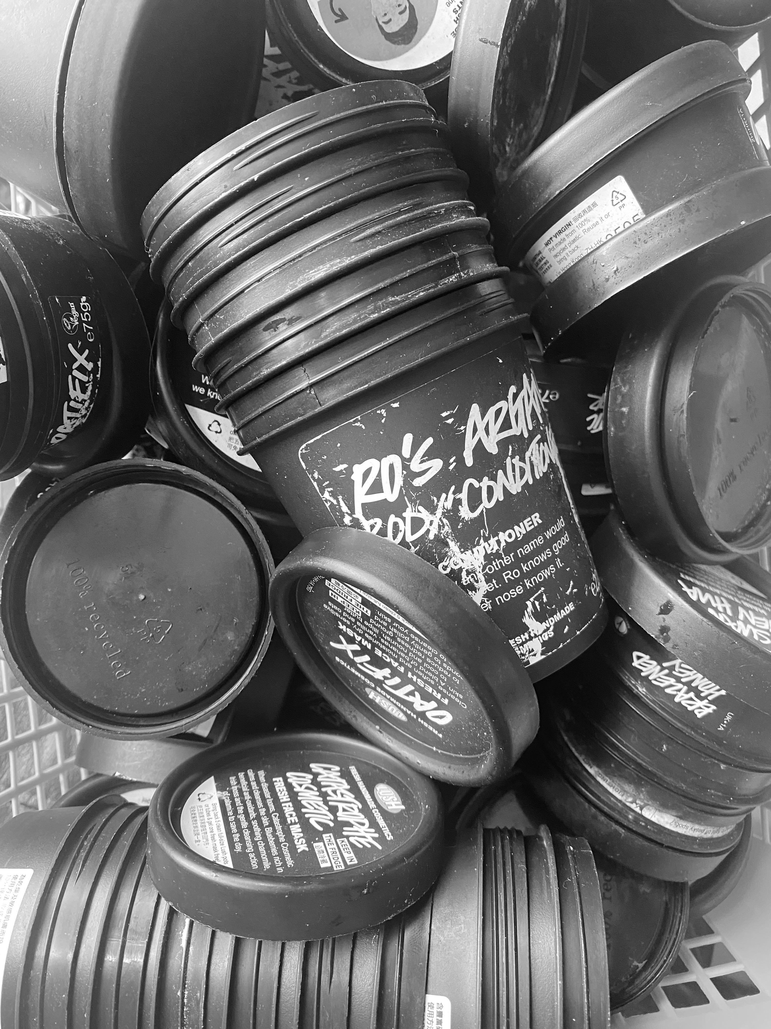 Lush Pots Black Pots Empty Pots 吉盒 美容 化妝品 頭髮護理 沐浴 身體護理 Carousell