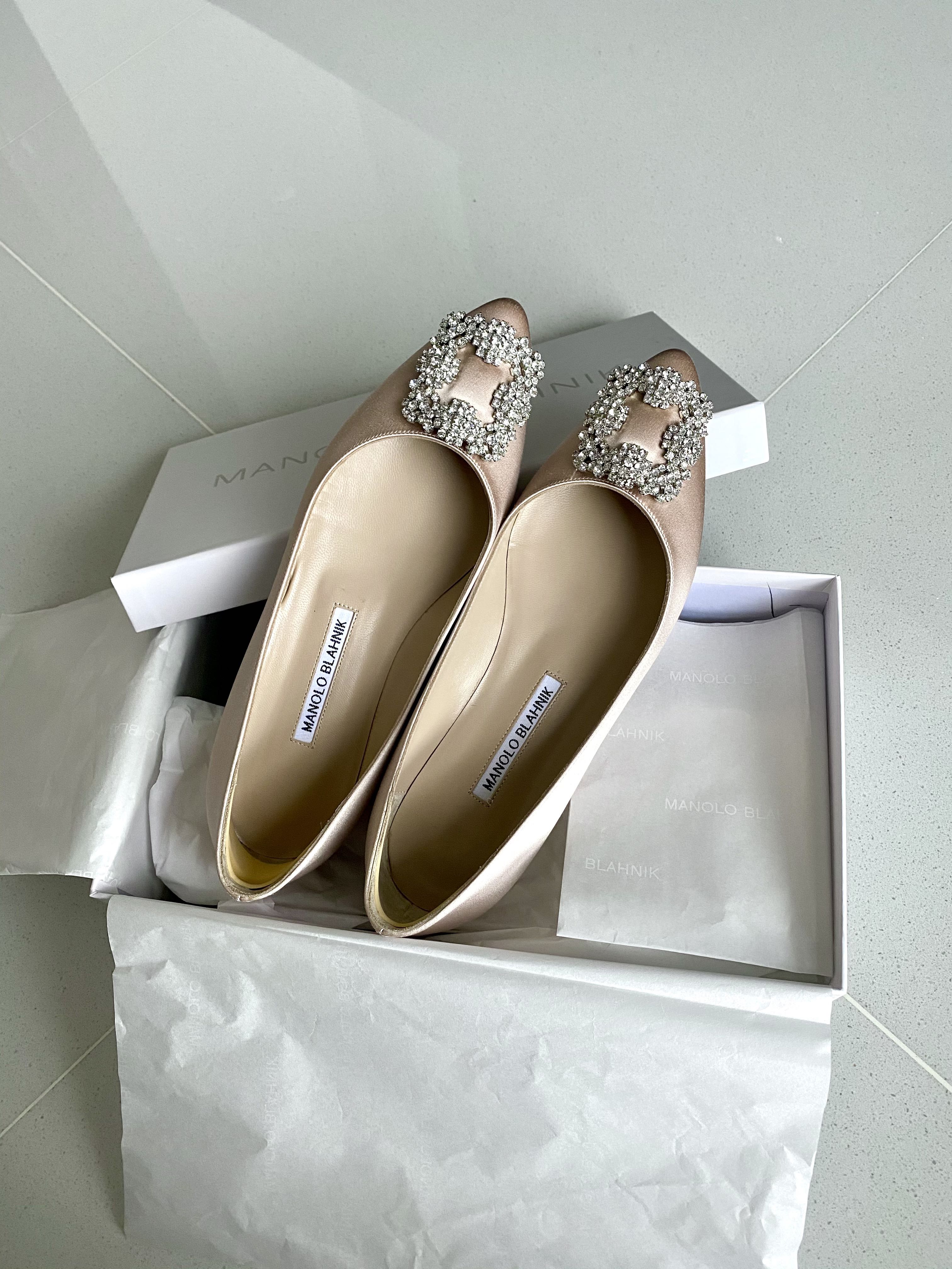 Manolo blahnik clearance hangisi flats