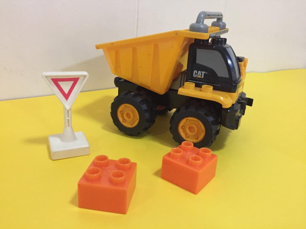 Megabloks CAT Dump Truck 16pcs (Category: Lego & Building Sets) located in Paranaque City. Submitted by redline941 (Listing ID 1083244432, Image 1). Description: 17 pcs Megabloks Approx length 6".