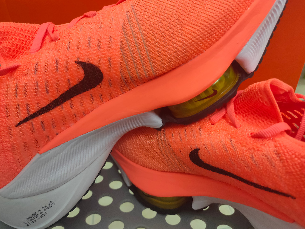 nike tempo next mango