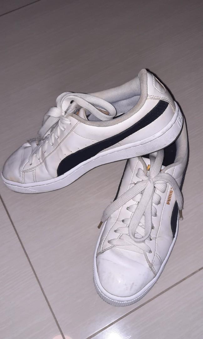 Puma BTS (Category: Sneakers) located in Singapore. Submitted by hello68 (Listing ID 1083173824, Image 1). Description: puma BTS UK 5.5 US 6.5 woman size/Lady User bought $1XX plus PUMA X BTS collaboration shoes. used condition quite good not very bad. Wear less than 15 times..