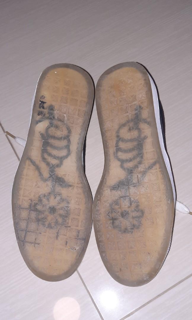 Puma BTS (Category: Sneakers) located in Singapore. Submitted by hello68 (Listing ID 1083173824, Image 6). Description: puma BTS UK 5.5 US 6.5 woman size/Lady User bought $1XX plus PUMA X BTS collaboration shoes. used condition quite good not very bad. Wear less than 15 times..
