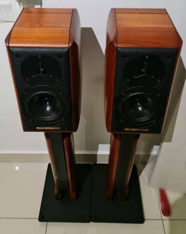 Sonus Faber Signum Bookshelf Speakers With Original Stands Electronics Audio On Carousell
