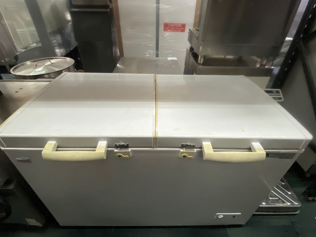4 Ft Chest Freezer/Tecno Extra Large Chest Freezer 450L, TV & Home