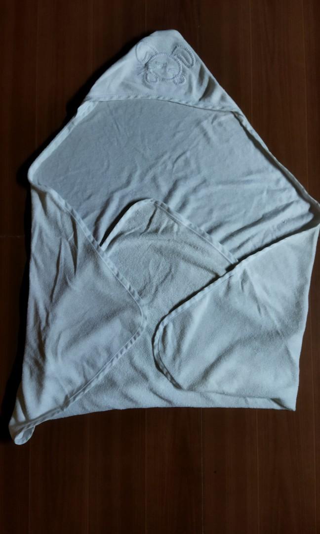 Baby Bath Towel ( 99.00 each) (Category: Other Baby Bathing & Changing Needs) located in Pasay City. Submitted by ejstyles (Listing ID 1083334646, Image 2). Description: 🤍Last Price Posted ❌ Bargain ❌ Meet up.