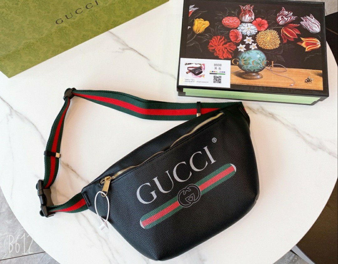 Harga pouch hotsell gucci original