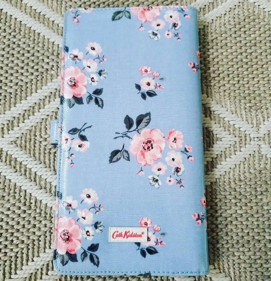 Kath Cidston travel organizer (Category: Wallets & Card holders) located in Quezon City. Submitted by baloweee (Listing ID 1083403276, Image 2). Description: Unused Kath Cidston travel organizer. With multiple slots and a separate pouch for currency..