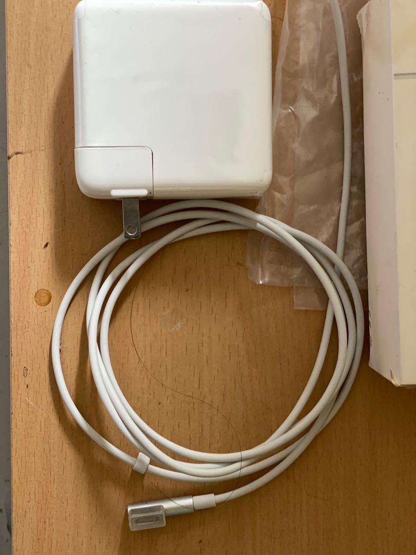 Magsafe Charger (Category: Chargers) located in Cebu City. Submitted by esmebusiness (Listing ID 1083276395, Image 2). Description: Class A Used Only for testing RFS: laptop was stolen.
