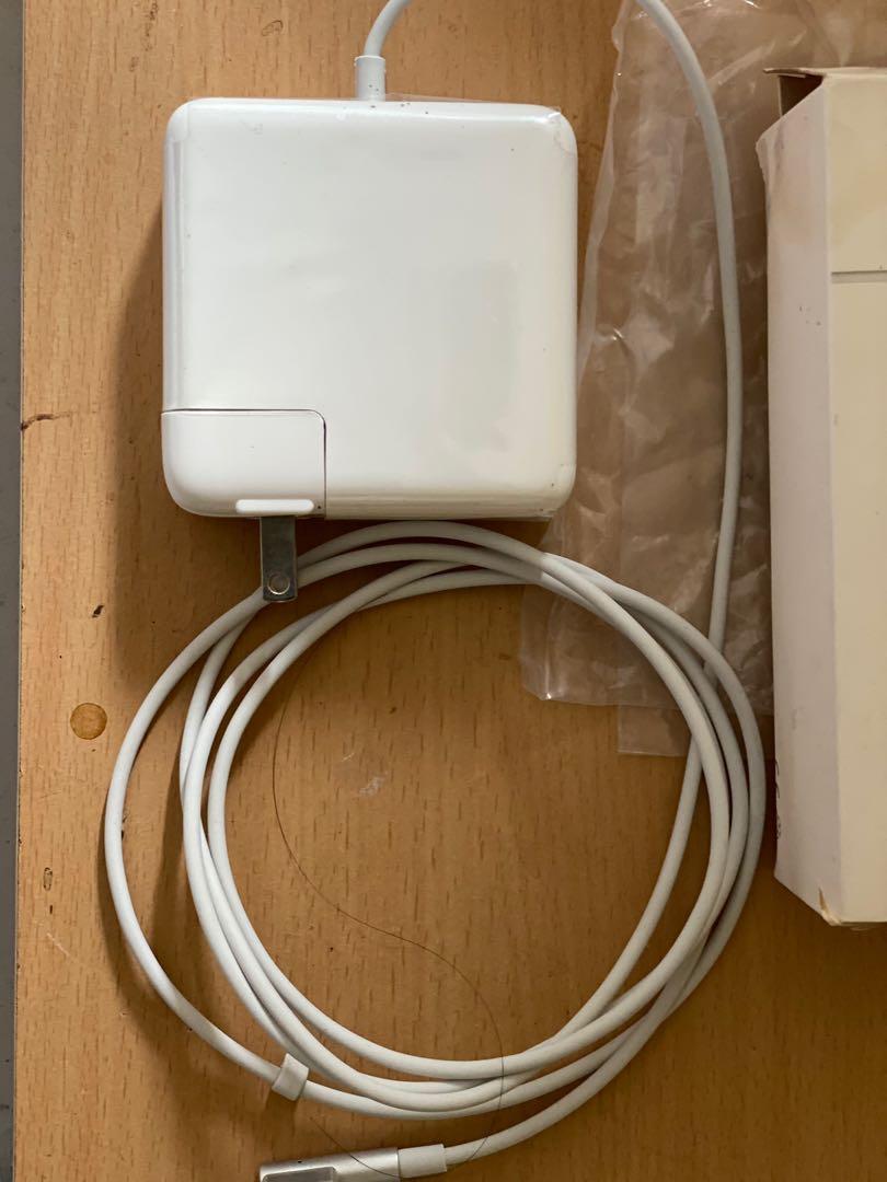 Magsafe Charger (Category: Chargers) located in Cebu City. Submitted by esmebusiness (Listing ID 1083276395, Image 3). Description: Class A Used Only for testing RFS: laptop was stolen.