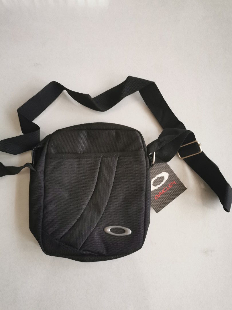 Oakley mens 2025 sling bag