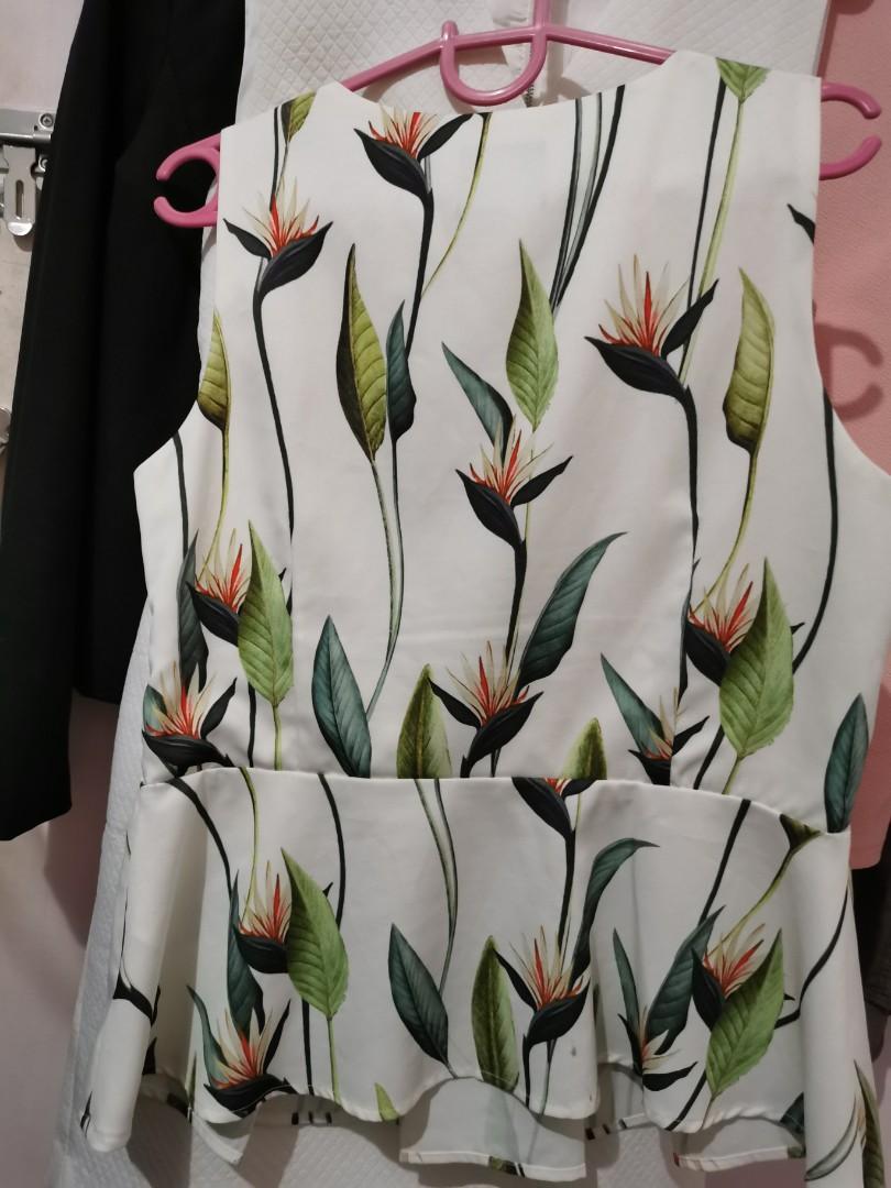 Plains and Prints Flowery Top (Category: Sleeveless) located in Quezon City. Submitted by professional.declutterer (Listing ID 1083423573, Image 3). Description: Plains and Prints Flowery Top Used 3x only Very nice in actual MOP: BDO/BPI/Gcash/Paymaya Location: Roosevelt QC RFS: decluterring and for baby's vaccines.