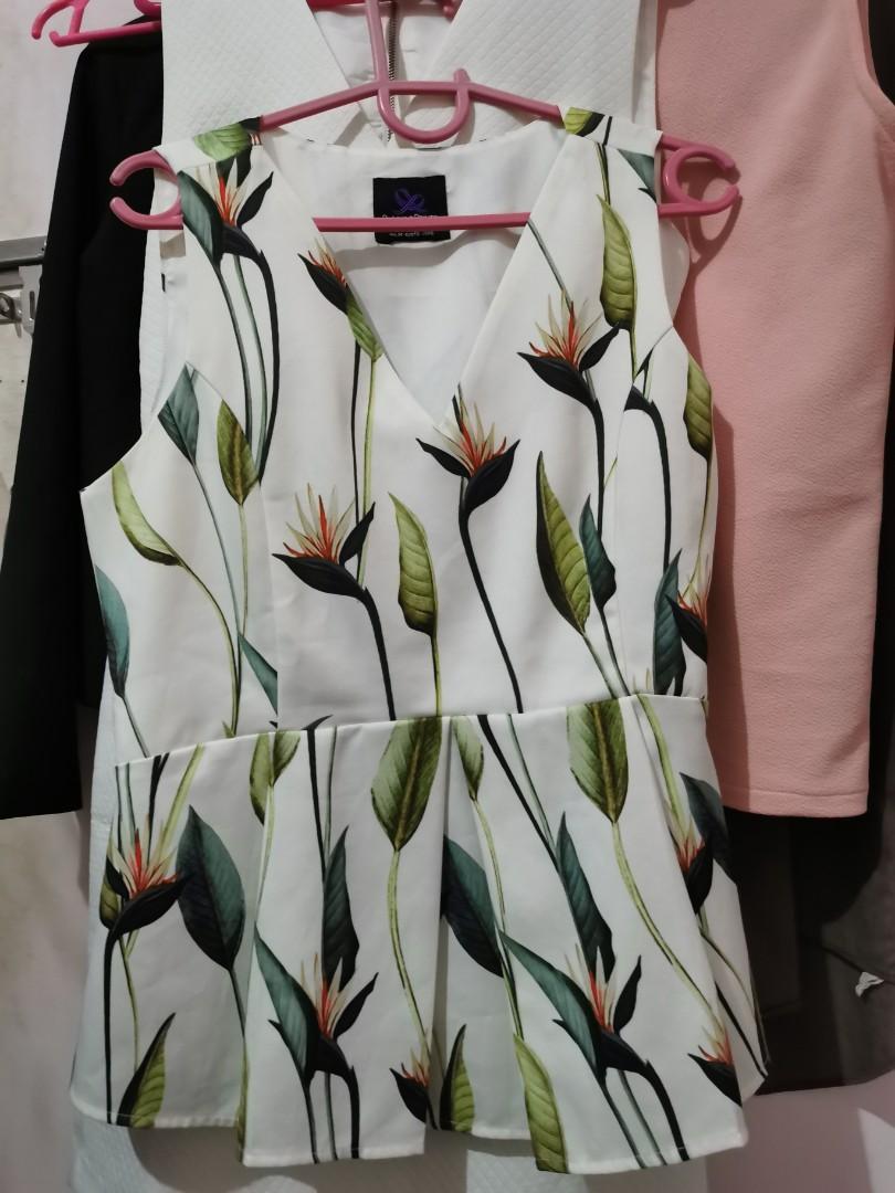 Plains and Prints Flowery Top (Category: Sleeveless) located in Quezon City. Submitted by professional.declutterer (Listing ID 1083423573, Image 2). Description: Plains and Prints Flowery Top Used 3x only Very nice in actual MOP: BDO/BPI/Gcash/Paymaya Location: Roosevelt QC RFS: decluterring and for baby's vaccines.