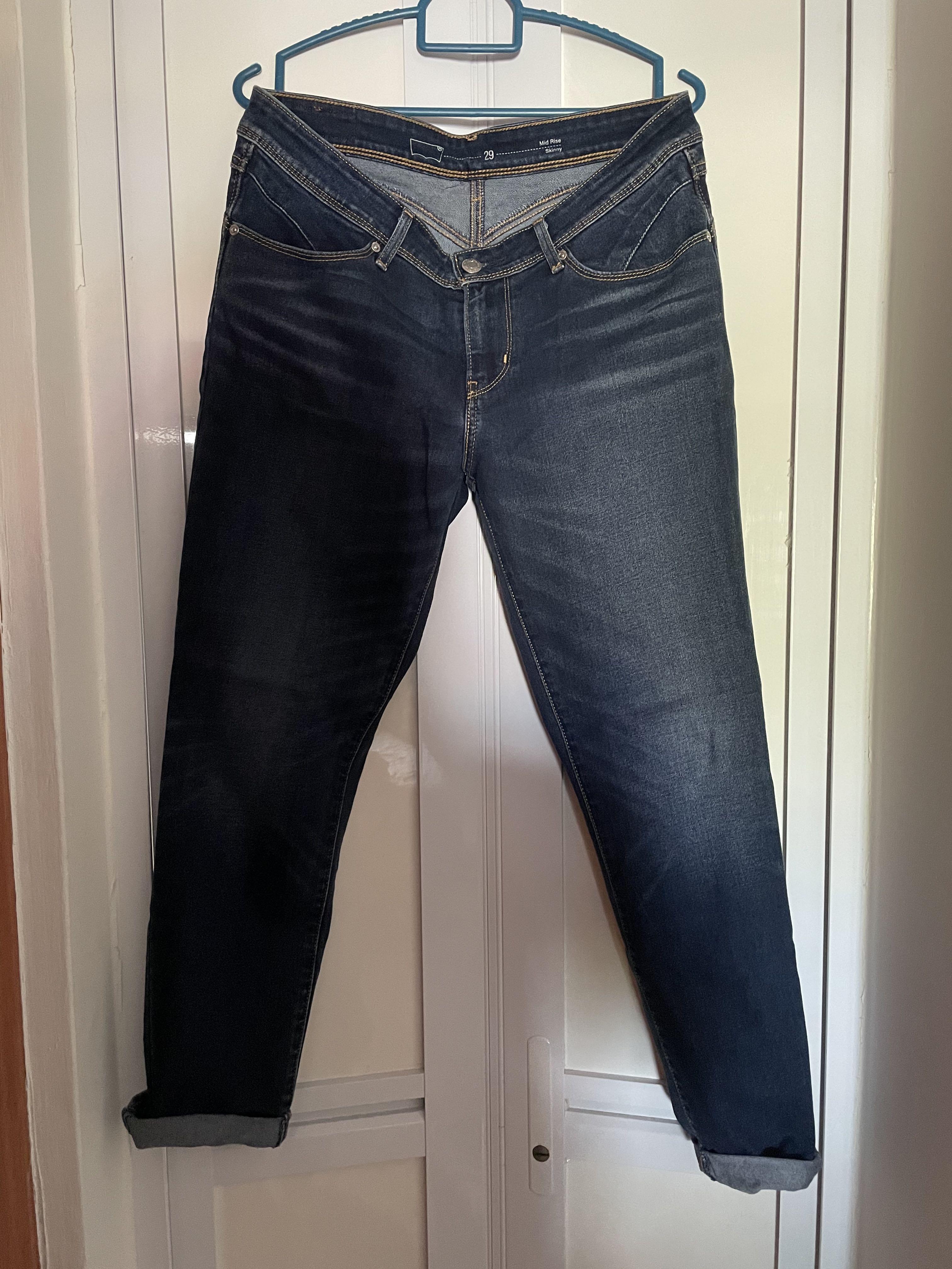 Preloved❤️ Levi's Mid Rise Skinny 