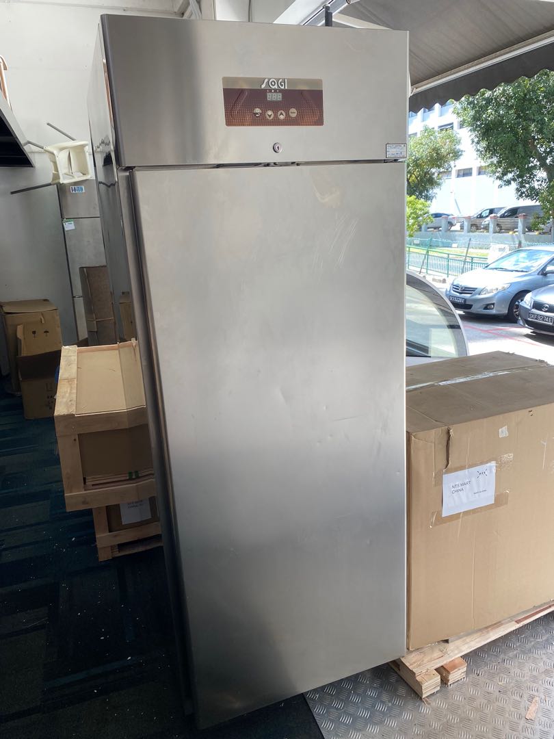 Upright Single Door Freezer GN 2/1