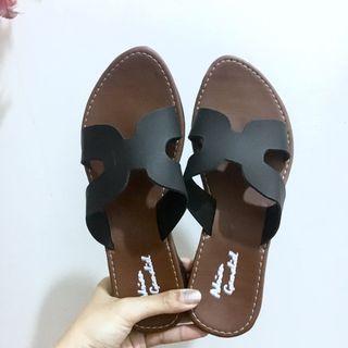 Sandal hitam kulit murah