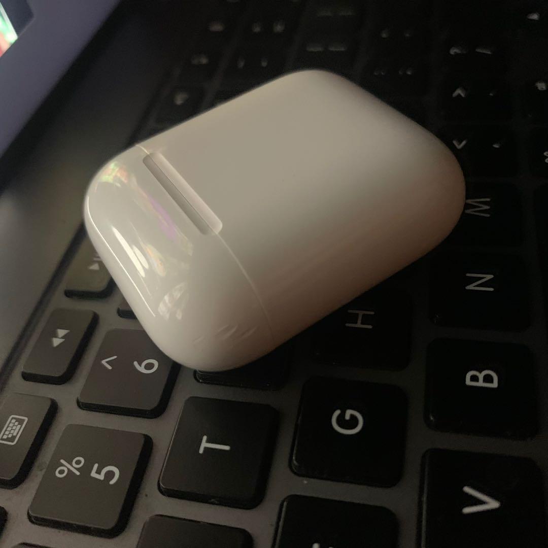 ‼️Airpods Gen 2 Charging Case‼️ (Category: Earphones) located in Mandaluyong City. Submitted by lady.lannister (Listing ID 1083600304, Image 2). Description: ‼️AirPods 2 Charging Case ONLY‼️ Works with Gen 1 or Gen 2 AirPods 💯 Original Fixed Price 😘 Scratches and Dirt are evident on the case Replacement for your damaged or lost charging case ❤️ Disclaimer: Please make sure your AirPods are original ONLY!!! 😊.