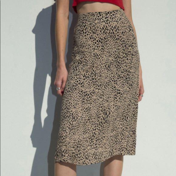 Brandy melville shop cheetah midi skirt