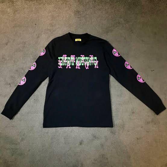 Chinatown Market Sweater (Category: Coats, Jackets and Outerwear) located in Paranaque City. Submitted by kyleadrian (Listing ID 1081022140, Image 1). Description: Chinatown Market and Never made collab 1250 firm shipped bought from popcorn HK with tags and paper bag Size M 9/10 cond.