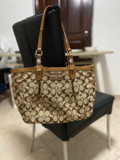 (Category: ) located in . Submitted by bagelyas_preloved (Listing ID 1083582794, Image 1). Description: .