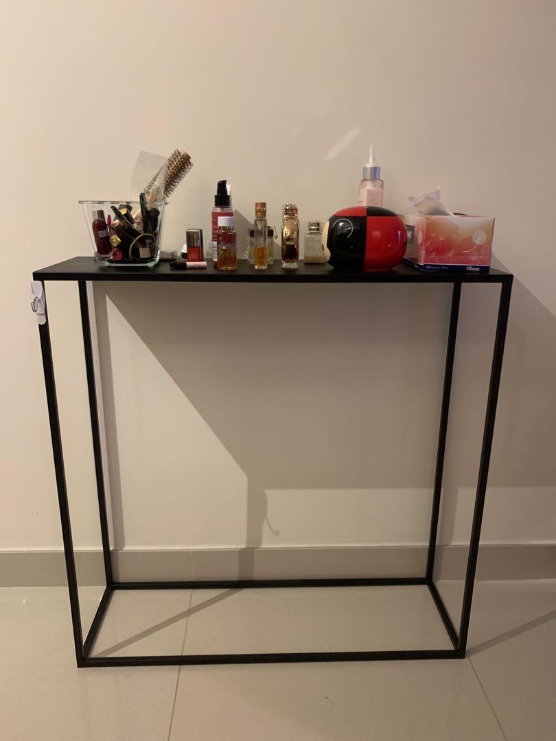 Console Table (Category: Tables & Sets) located in Singapore. Submitted by xmellllx (Listing ID 1083445086, Image 1). Description: In good condition Light Approximately 79cmx25cmx79cm.