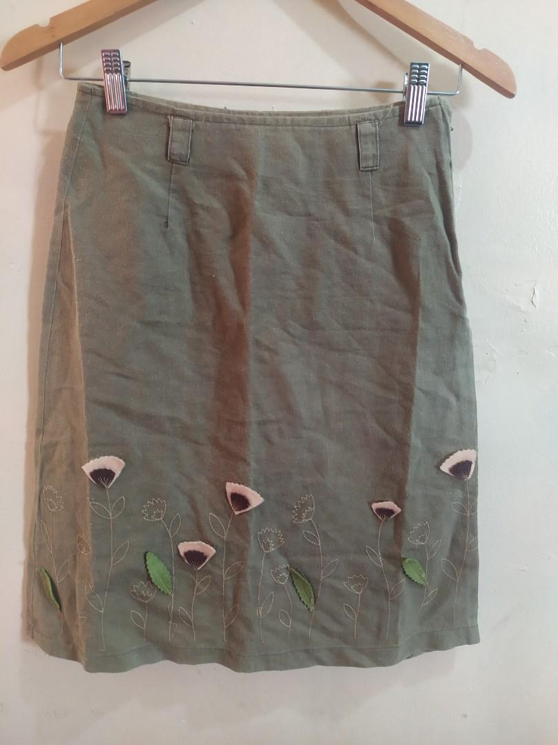 Cute green casual skirt (Category: Skirts) located in Manila. Submitted by jg_gt (Listing ID 1083535423, Image 1). Description: small in size fabric is not stretch please manage your expectation as this is preloved.