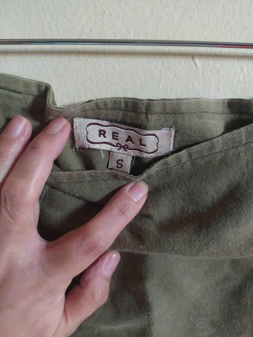 Cute green casual skirt (Category: Skirts) located in Manila. Submitted by jg_gt (Listing ID 1083535423, Image 2). Description: small in size fabric is not stretch please manage your expectation as this is preloved.