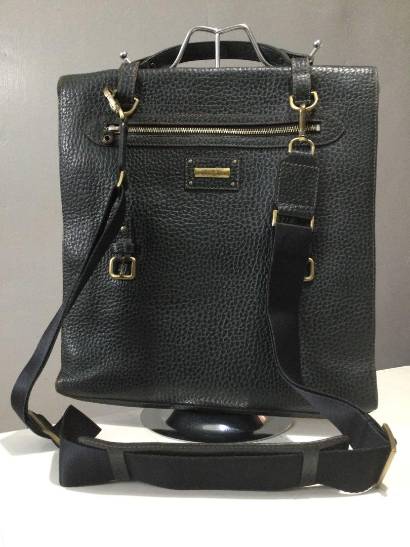 Fino Leatherware Blackberry Sling Bag (Category: Sling Bags) located in Cebu City. Submitted by maksipreloveditems (Listing ID 1083469222, Image 2). Description: FINO LEATHERWARE Blackberry Sling Bag Color: Charcoal Grey - EXCELLENT USED CONDITION - ISSUE ON THE ZIPPER PULL - SIDE SCUFFINGS - NO RIPS, NO HOLES * Item is in Cebu City. PLEASE READ: Photos posted are FINAL. NO "When Worn Photos" request please. Flaws were mentioned in the descriptio