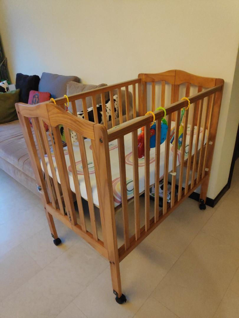 Folding wooden cheap cots for babies