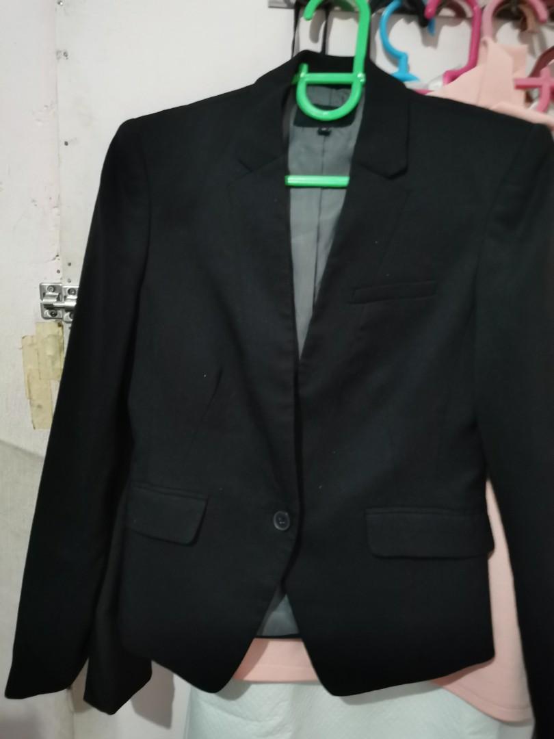 G2000 Black Structured Blazer (Category: Coats, Jackets and Outerwear) located in Quezon City. Submitted by professional.declutterer (Listing ID 1083615828, Image 1). Description: G2000 Black Structured Blazer With inner lining and 2 front pockets Used 2x only (got fat) MOP: BDO/BPI/Gcash/Paymaya Location: Roosevelt QC RFS: decluterring and for baby's vaccines.