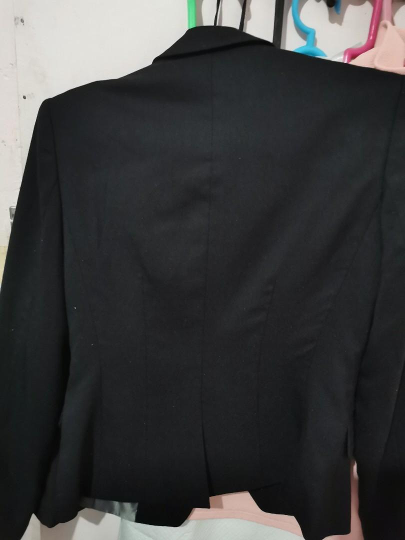 G2000 Black Structured Blazer (Category: Coats, Jackets and Outerwear) located in Quezon City. Submitted by professional.declutterer (Listing ID 1083615828, Image 3). Description: G2000 Black Structured Blazer With inner lining and 2 front pockets Used 2x only (got fat) MOP: BDO/BPI/Gcash/Paymaya Location: Roosevelt QC RFS: decluterring and for baby's vaccines.