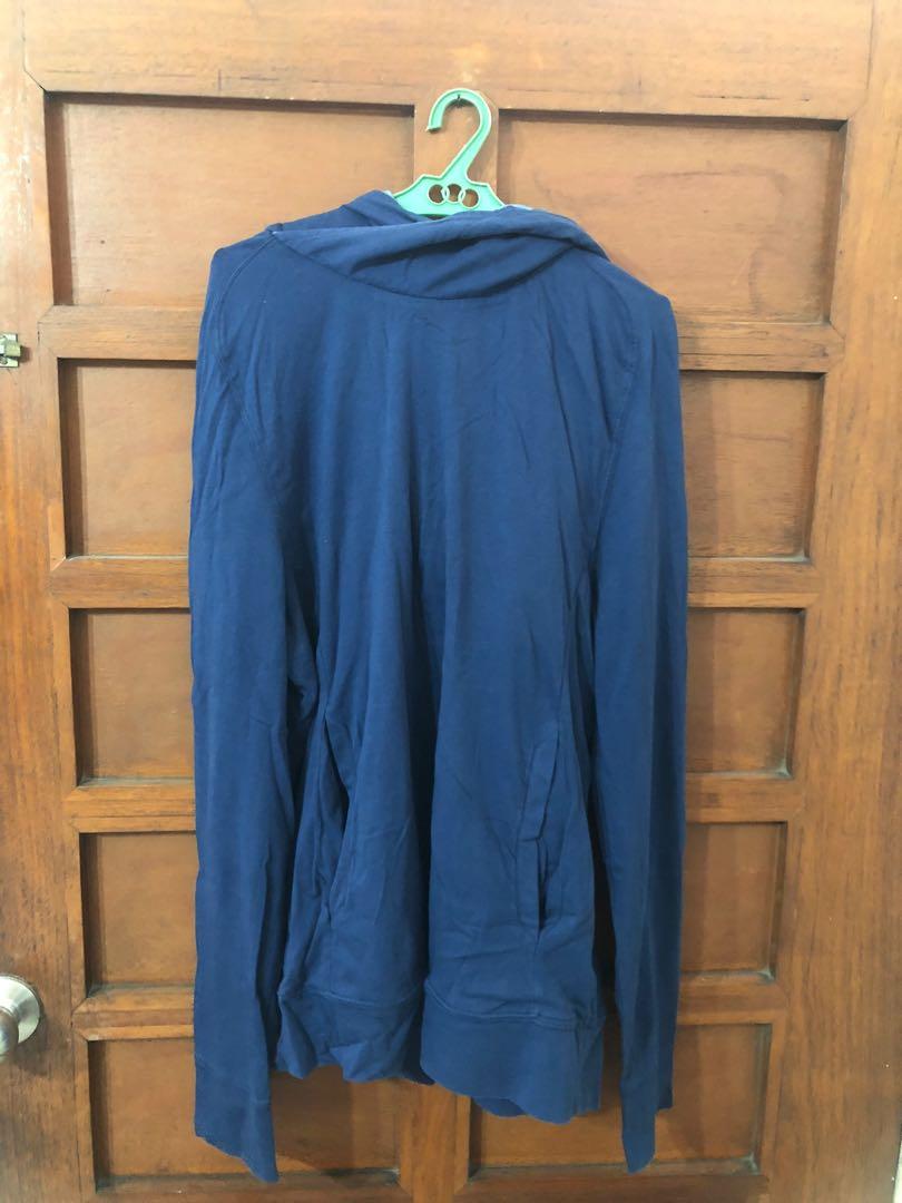 H&M hoody (Category: Coats, Jackets and Outerwear) located in Quezon City. Submitted by patchiii0416 (Listing ID 1083515014, Image 1). Description: Used once.