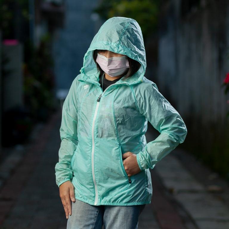 Jaket Descente Super Light Running Jacket woman Fesyen Wanita Pakaian Wanita Baju Luaran di Carousell