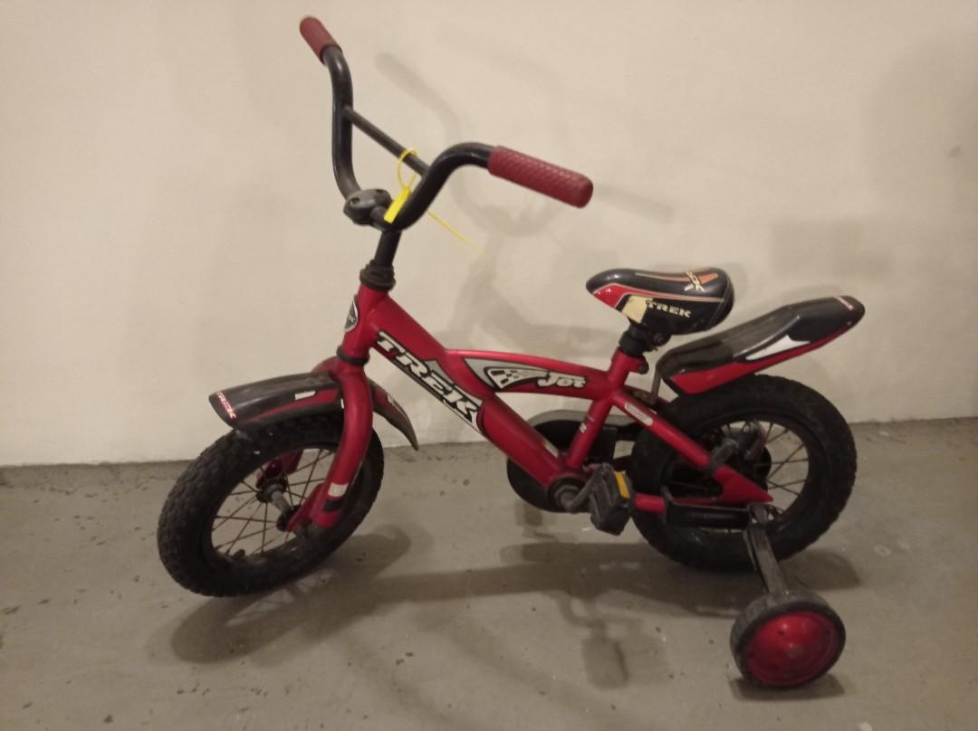 Trek bike shop with training wheels