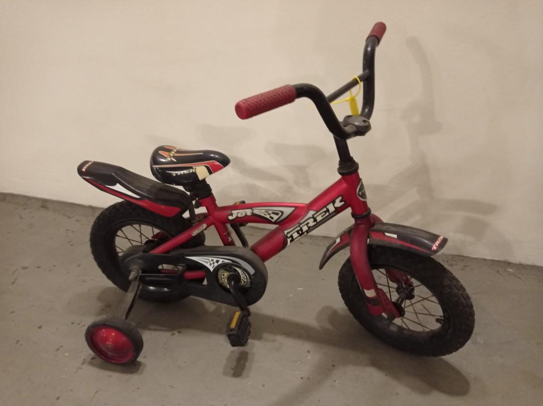 Kids Trek bike 12 inch with training wheels Sports Equipment