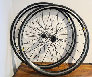 Mavic Aksium Wheelset (with Aero Spokes & Novatec Skewers & New Continental Ultra Sport Tires)