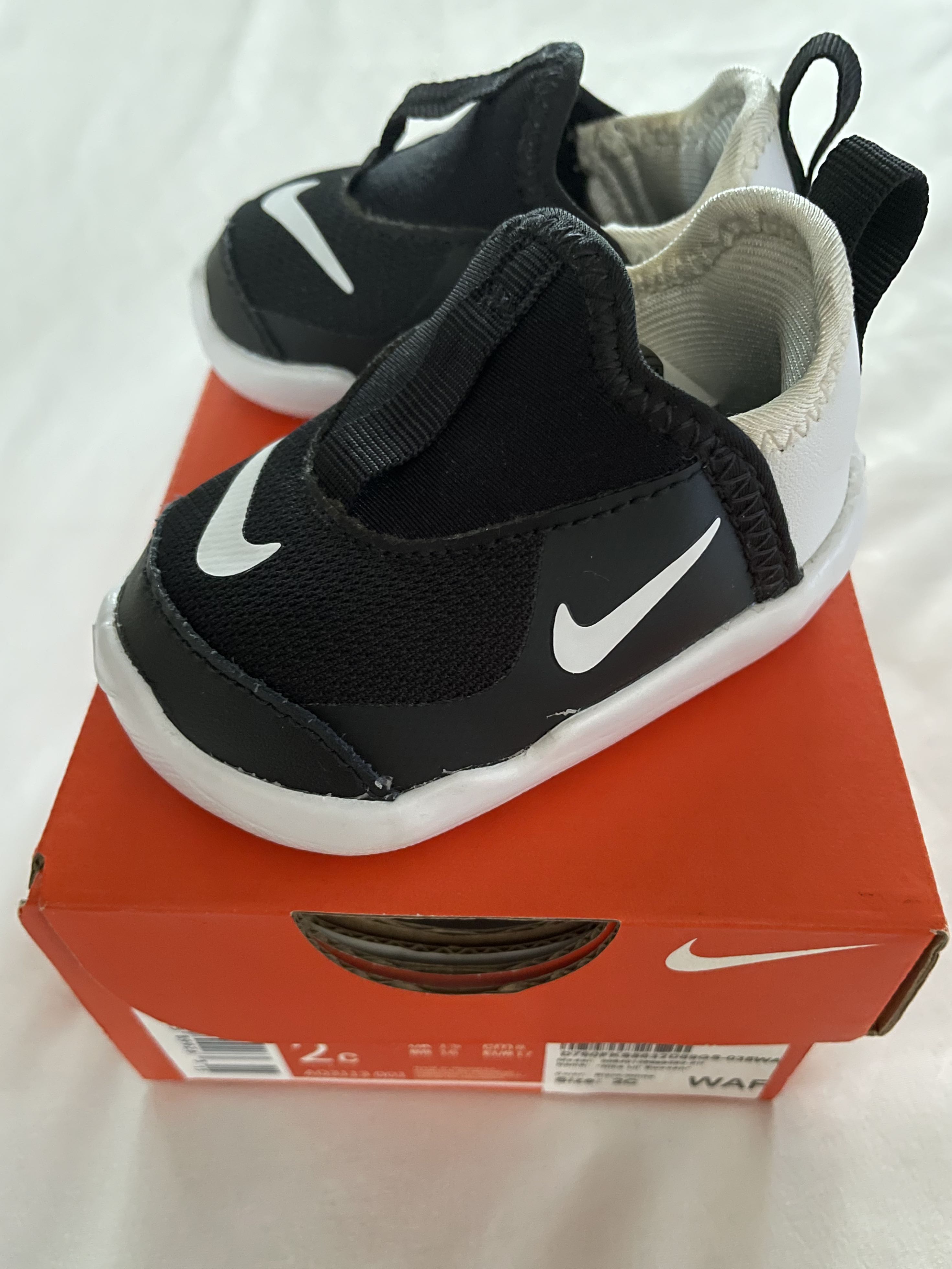 Nike lil swoosh best sale shoes