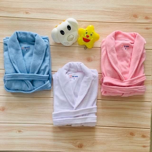 Personalized Bathrobes for Toddlers/Kids (Category: Bathtub & Bath Accessories) located in Pasig City. Submitted by mecerb16 (Listing ID 1083582456, Image 2). Description: Available colors: white,pink,powder blue,mint green, yellow FREE: embroidered name or initials.