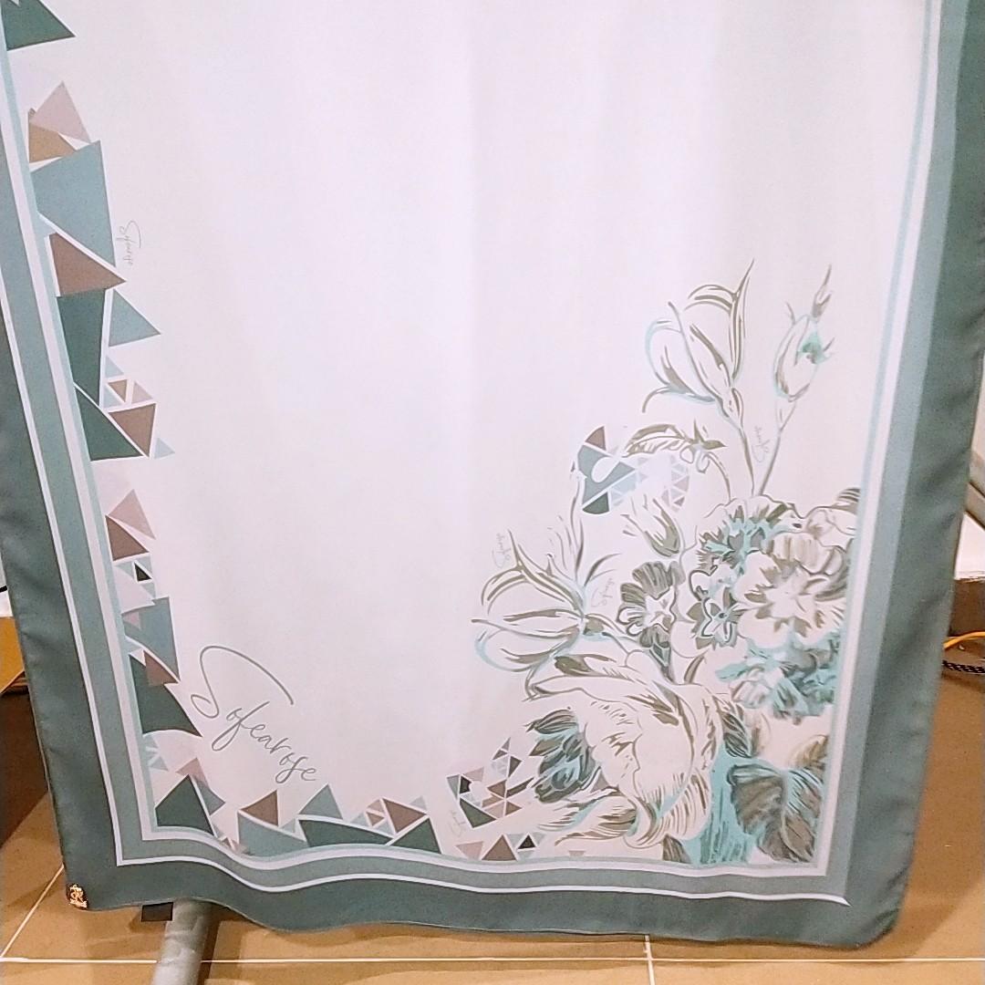 SofeaRose Shawl (Category: Hijabs) located in Kuantan. Submitted by daesundae (Listing ID 1083645119, Image 3). Description: Never worn Condition 9/10.