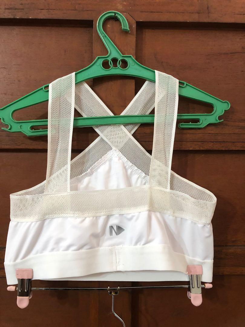 Sports bra medium support (Category: Activewear) located in Quezon City. Submitted by patchiii0416 (Listing ID 1083515443, Image 2). Description: Used twice.