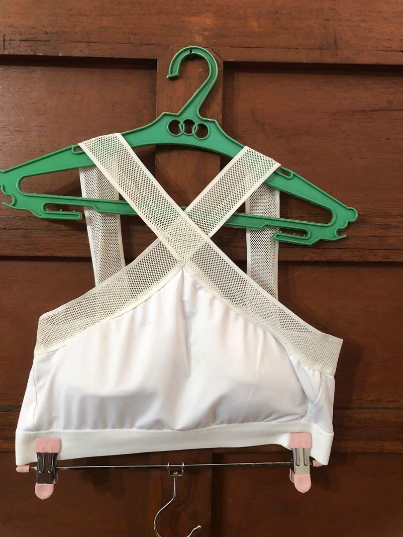 Sports bra medium support (Category: Activewear) located in Quezon City. Submitted by patchiii0416 (Listing ID 1083515443, Image 1). Description: Used twice.
