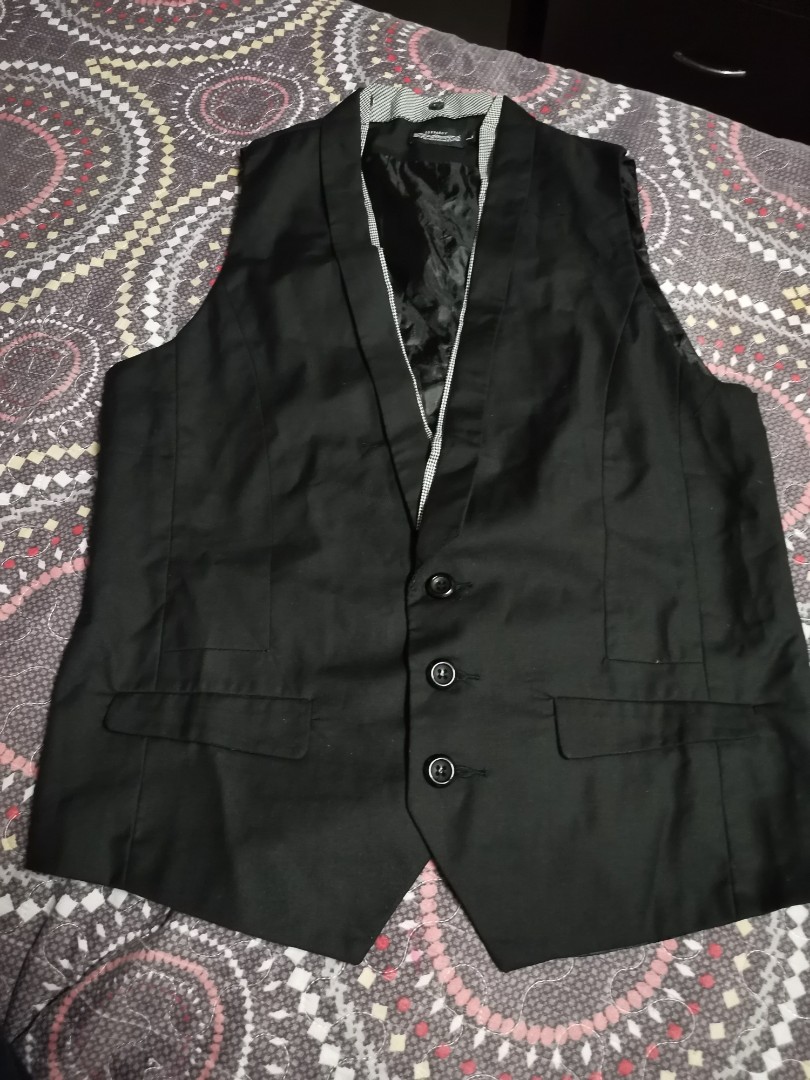 Vest hitam, Men's Fashion, Tops & Sets, Formal Shirts on Carousell